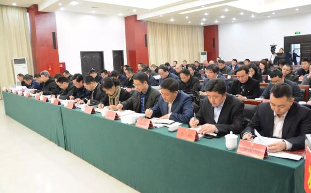 都江堰市委召开常委会会议！对落实主体责任抓好党建工作提出这些要求！