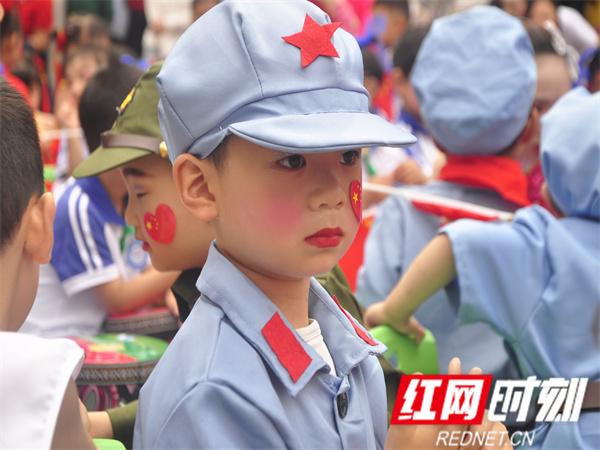 童心向黨花綻放——張家界市武陵源區索溪中心幼兒園黨建工作側記