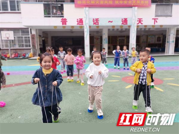 童心向黨花綻放——張家界市武陵源區索溪中心幼兒園黨建工作側記