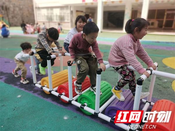 童心向黨花綻放——張家界市武陵源區索溪中心幼兒園黨建工作側記