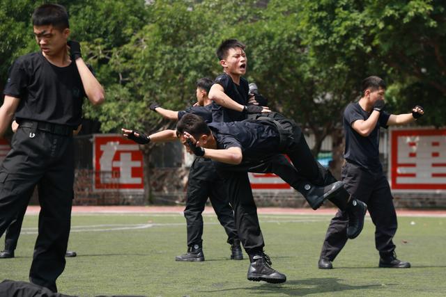 让党建在国企筑基铸魂，南山保安队伍举行春季练兵大比武（保安公司大练兵献礼建党百年）