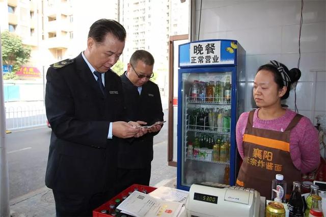 抓党建守底线 让党建成为食品药品监管工作的“助推器”——襄阳市食品药品监督管理局党建工作纪实