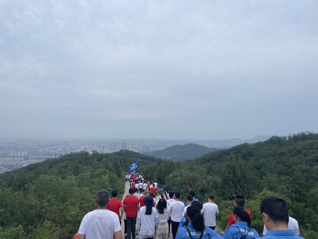 緬懷革命先烈，傳承紅色精神——特色黨建活動（緬懷革命先烈 傳承紅色精神黨日活動）