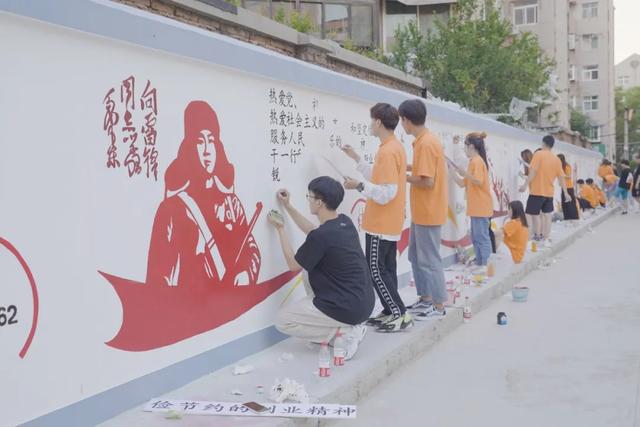 濟南大學學子手繪紅色文化墻慶祝建黨100周年（紅色黨建主題的手繪大學）