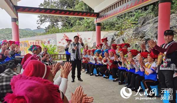 云南硯山：黨建扶貧“雙推進”紅旗村創先爭優（黨建示范紅旗村）