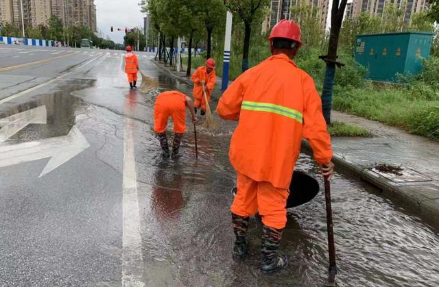 迎战“利奇马”-“与降雨比强度、与积水比速度！这是南通市政人的速度与激情”