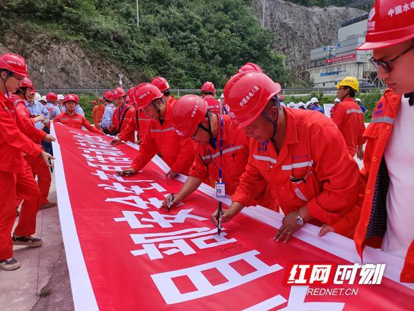 安全生产月丨党建引领，共建共筑工程项目安全生产防线（党建引领 安全生产）