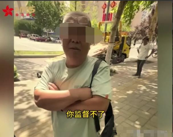 河南城管被拍执法过程“你监督不了我”，城管局：正式工但不上班